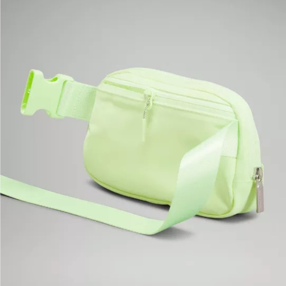 Lululemon Everywhere Belt Bag Faded Zap Extended Strap with Rubberized Logo - Picture 9 of 11